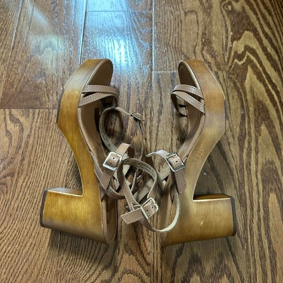 Seychelles Heels - Picture 8 of 8